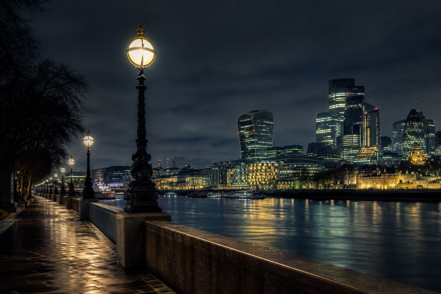 London evening skyline near the Thames
